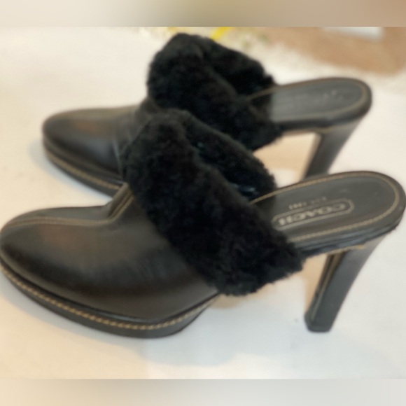 COACH Top quality leather slip on women size 7, this shoe is like New, - Picture 2 of 7